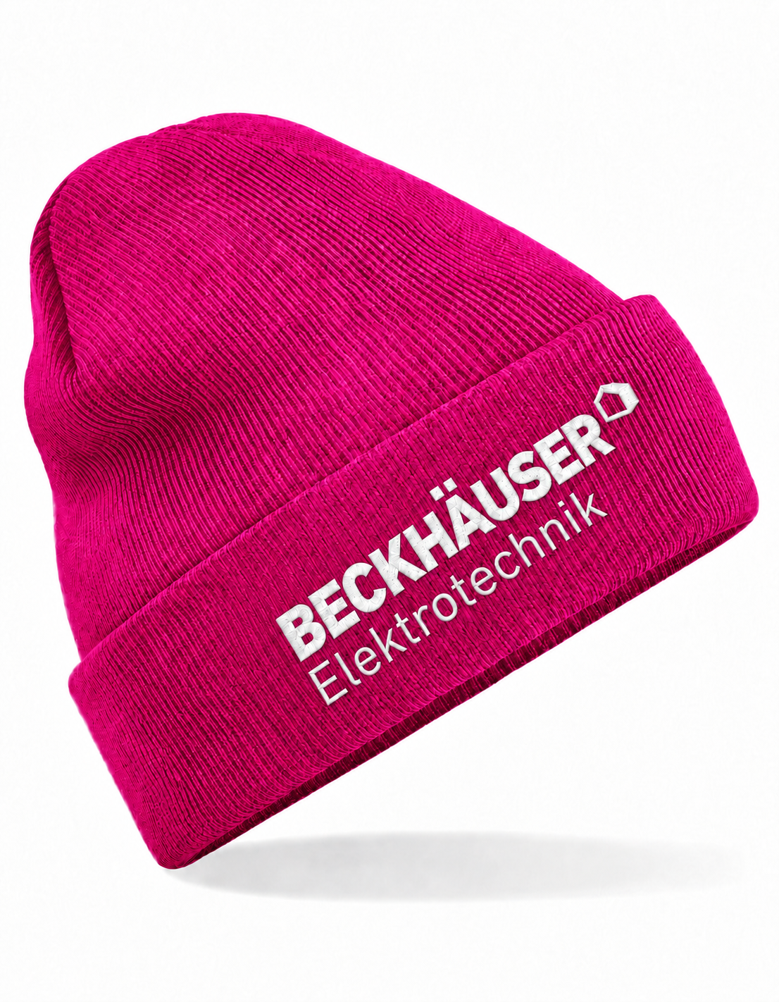 Beckhäuser Mütze Fuchsia – gedrehte weiße Logostickerei